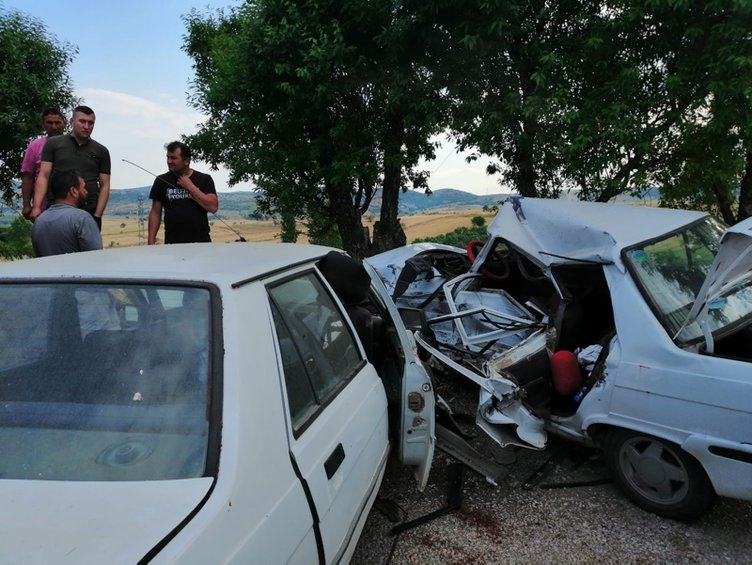 Kepsut’ta trafik kazası: 2 ölü 4 yaralı