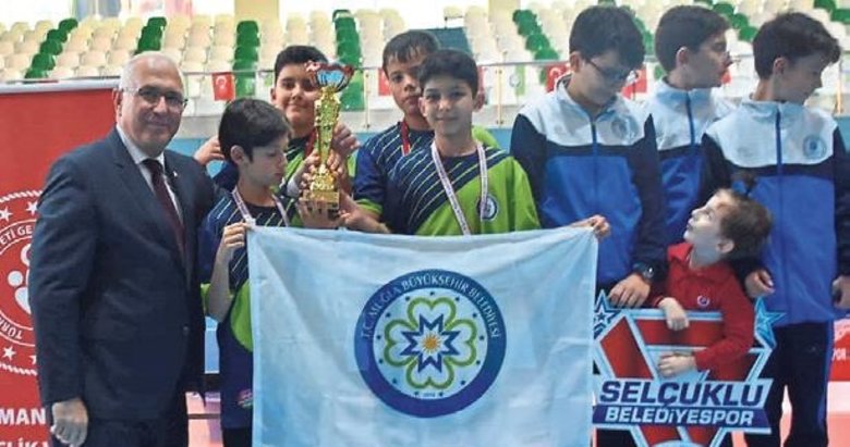 Minik raketlere ödülleri verildi