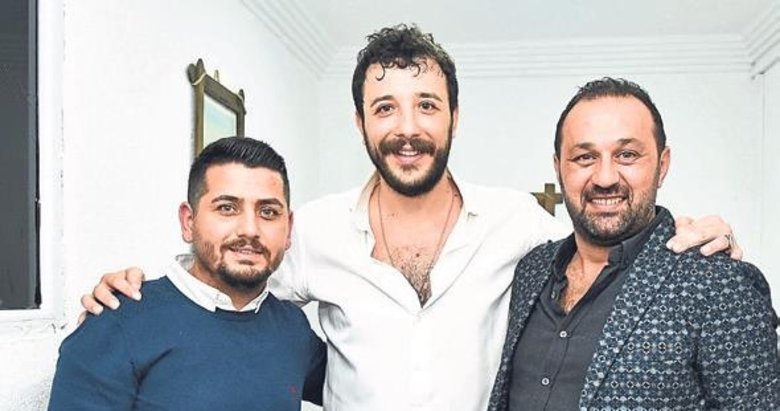 Sosyal medyanın keşfi Ahmet Parlak İzmir sahnesinde