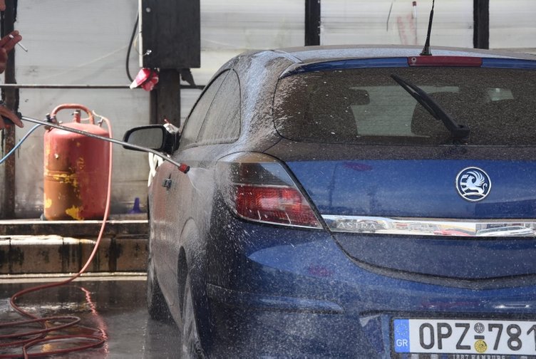 İzmir’e çamur yağdı! Yıkamacılarda kuyruklar oluştu