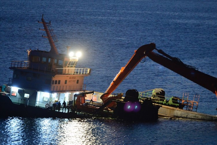 Çanakkale batma tehlikesi devam eden geminin personeli gemiyi terk etmiyor
