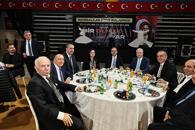 ak-parti-izmir-milletvekili-kasapoglu-izmirde-manisalilarla-iftar-sofrasinda-bulustu-gonul-kapimiz-her-zaman-a-1773160429495.png