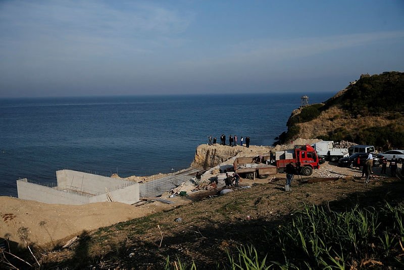 İzmir Karaburun’daki sit alanına yapılan inşaatta yıkım başladı