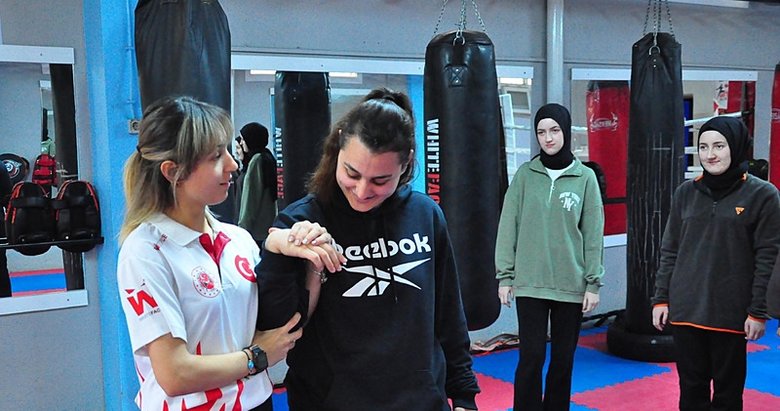 Kadınlara savunma eğitimi