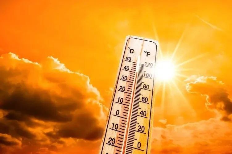 meteorolojiden-son-dakika-uyarisi-turkiye-ikiye-bolunuyor-41-derece-sicaklik-ve-saganak-ayni-anda-geliyor-1788679275842.jpeg