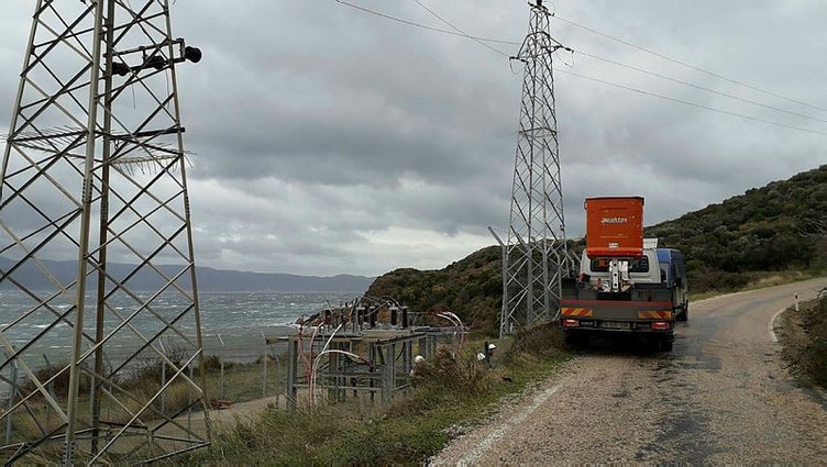 Balıkesir’de gemi kablolara zarar verdi; Marmara Adası dünden beri elektriksiz