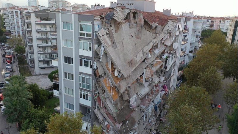 İzmir’deki depremi gözler önüne seren kareler