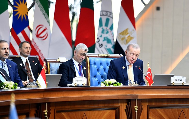 Başkan Recep Tayyip Erdoğan’dan Mısır dönüşü uçakta önemli açıklamalar