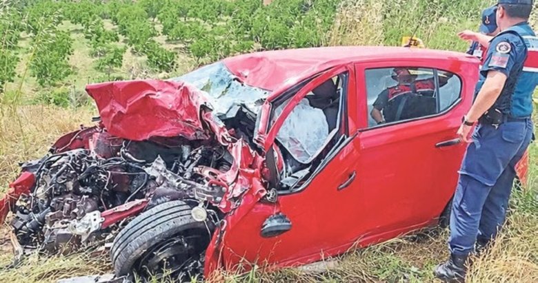 Uşak’ta tankerle çarpışan otomobilin sürücüsü öldü