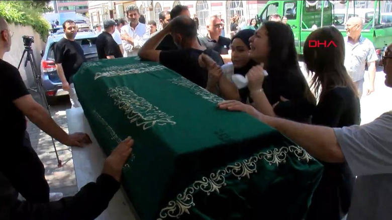 izmirde-kursunlarin-hedefi-oldu-polat-ailesinden-feryat-cigliklari-babami-bizden-aldiniz-1780571391437.png