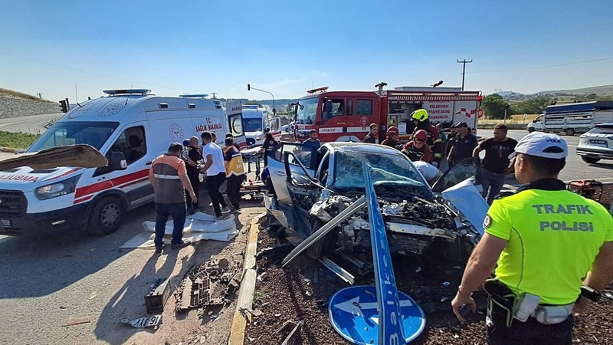 Balıkesir'de feci kaza! 1'i ağır 5 kişi yaralandı