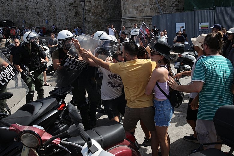 Rodos Adası’nda İsrail protestosu