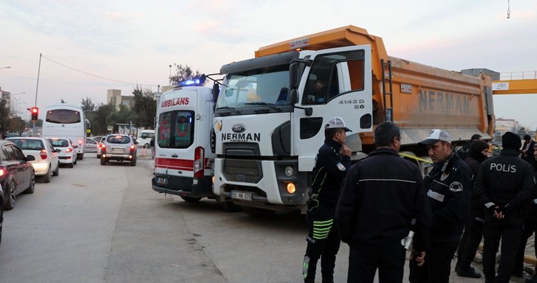 İzmir’de kamyonun altında kalan profesör öldü