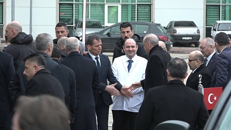 Başkan Erdoğan Balıkesir’deki servis kazasında yaralanan öğrencileri ziyaret etti