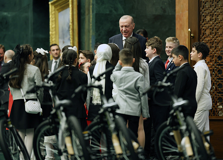 Başkan Erdoğan çocukları Cumhurbaşkanlığı Külliyesinde kabul etti