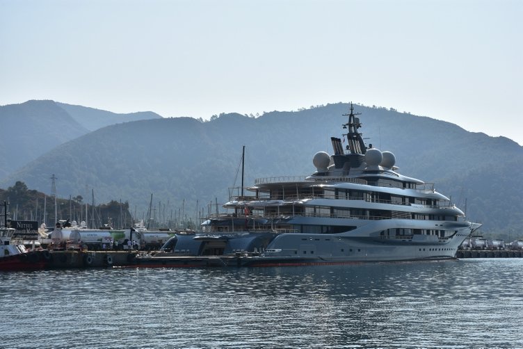 Muğla Marmaris’teki lüks yat ’Flying Fox’un deposu bir servete doluyor