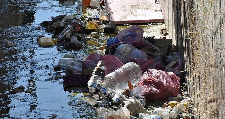 Karabağlar’da her yağmurda taşan Çitlembik Deresi çöp doldu! Esnaftan taşkın olacak isyanı