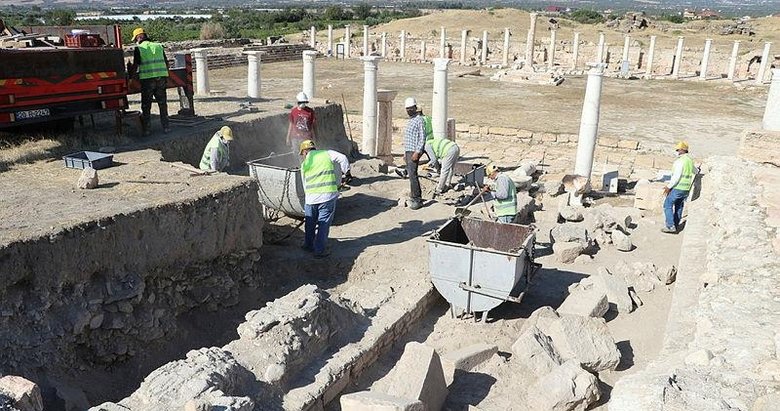 Tripolis Antik Kenti’nde 160 santimetre yüksekliğinde 2 bin yıllık kanalizasyon bulundu