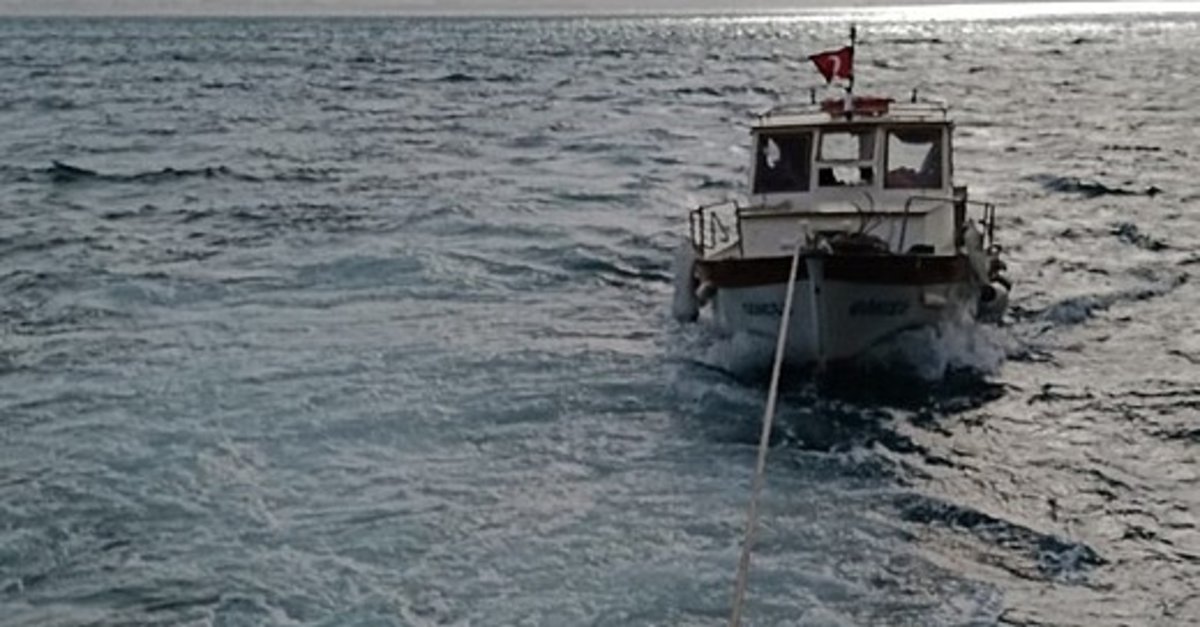 Çanakkale Boğazı'nda tekne arızası!