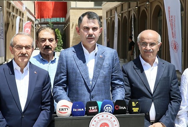 Bakan Kurum Malatya’da müteahhitlere 24 saat uyarısı yaptı! Toplantı yapmayın, iş yapın