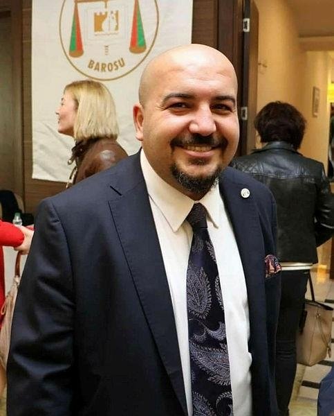 Çanakkale’de avukat evinin önünde ölü bulundu