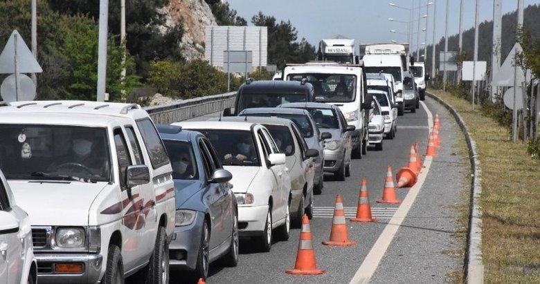 Bakan Uraloğlu paylaştı! Köprü, otoyollar ile havalimanlarında araç ve yolcu rekoru kırıldı