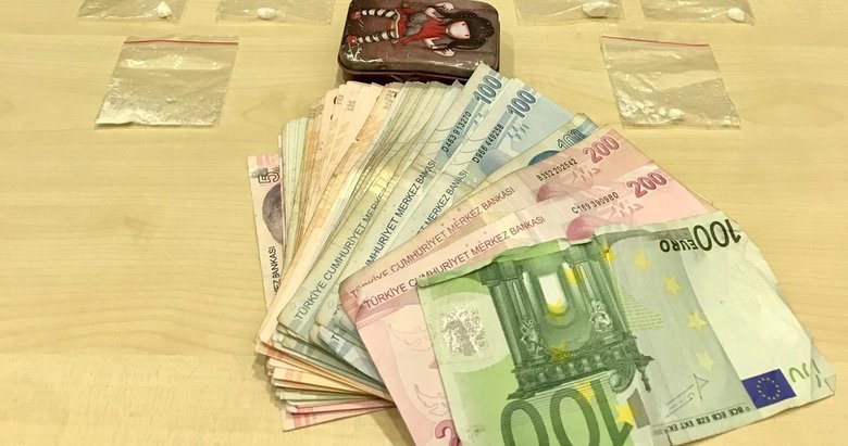 İzmir’de uyuşturucu operasyonunda 2 kişi tutuklandı