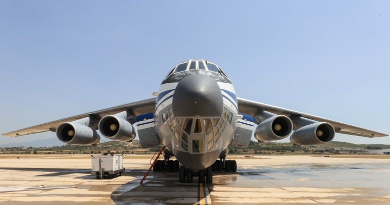 Yangınlara destek veren Rus uçakları İzmir’de yakıt ikmali yaptı