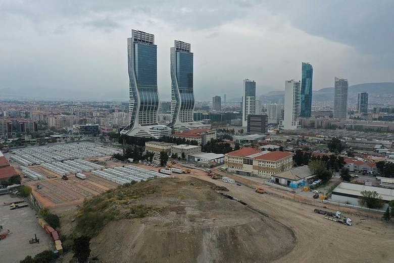 İzmir’deki geçici barınma merkezine 400 konteyner yerleştirildi