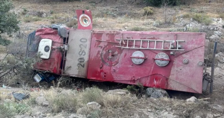 Yangın bölgesinden dönen arazöz şarampole yuvarlandı