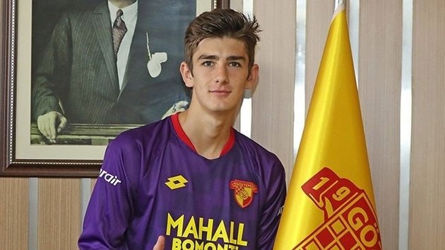 Sepil düğmeye basıyor