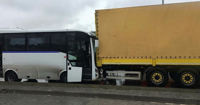 Balikesir Bandirma Da Isci Servisi Tira Carpti 18 Yarali