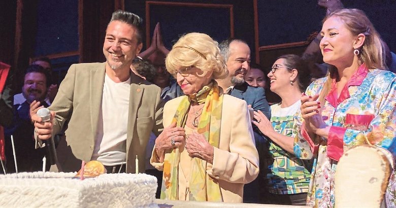 Duayen tiyatrocuya unutulmaz sürpriz