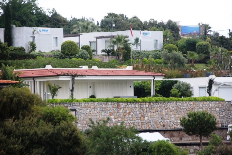 Sözcü gazetesi yazarı Yılmaz Özdil’in evi mühürlendi! Encümenden yıkım kararı çıktı