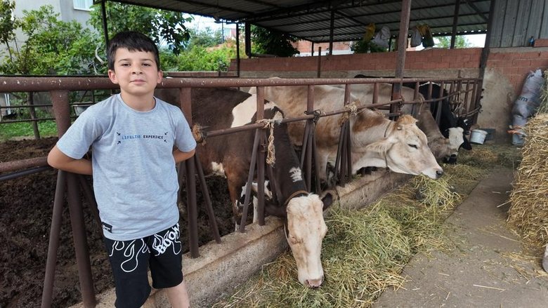 Sınava tarlada çalıştı Türkiye birincisi oldu