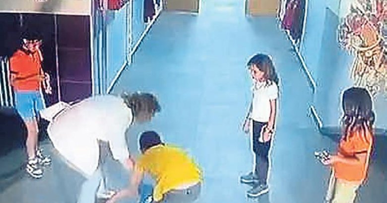 Öğrencisini Heimlich manevrası ile kurtardı