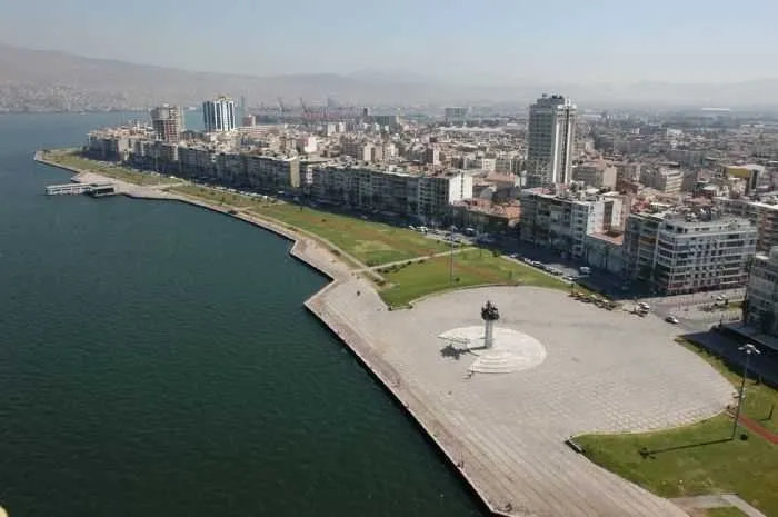 izmirde-ucretsiz-gezilecek-yerler-cebinizden-para-cikmadan-kesfedin-1789889504160.jpeg