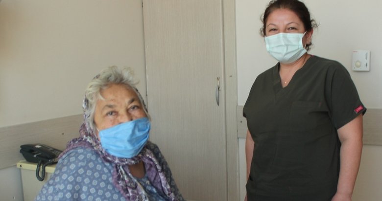 Çok sayıda kronik rahatsızlığı bulunan yaşlı kadın koronavirüsü yendi