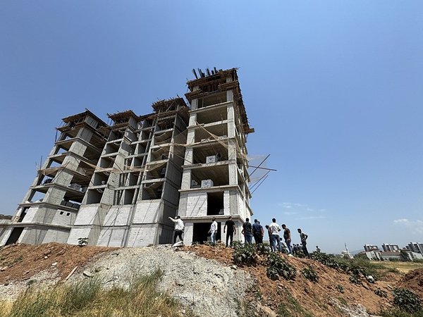 Aydın’da ölümden dönen işçi: 8. kattan düşerek yaralandı