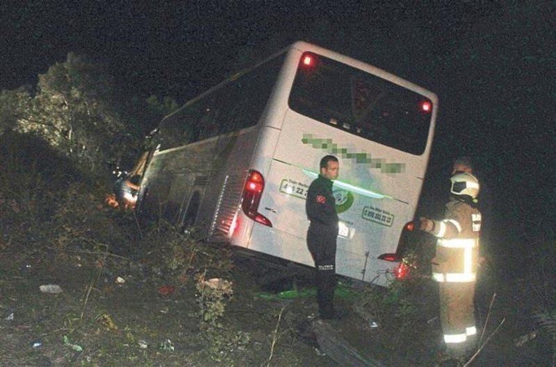 Otobus Kamyona Carpti 2 Olu 7 Yarali Balikesir Haberleri