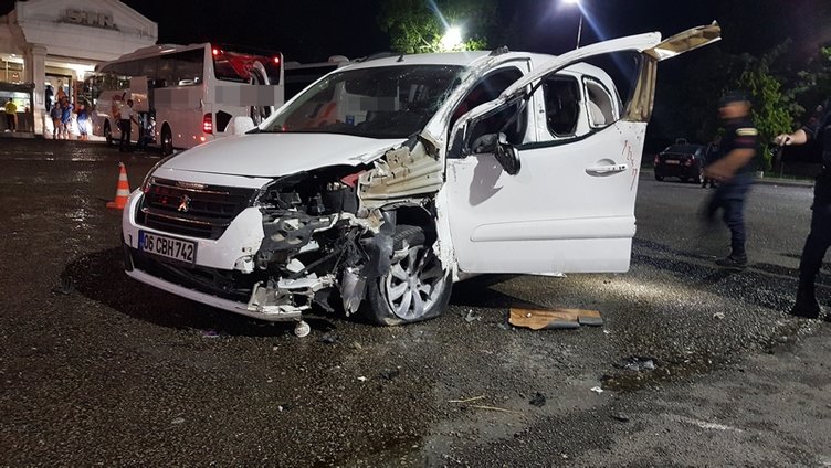 Manisa’da yürekleri ağza getiren kaza! Alkollü sürücü benzin istasyonunun girişine çarptı