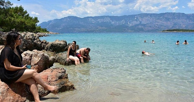 Herkes oraya akın ediyor! İncekum, tropik adayı andırıyor