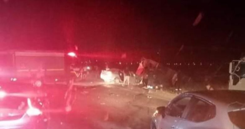 Ege’nin o ilinde facia! İşçi servisi ile otomobil çarpıştı: 17 kişi yaralandı