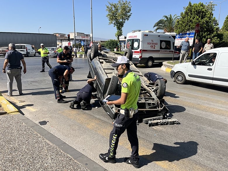 Aydın’da ani frene basan araç takla attı! 2 yaralı