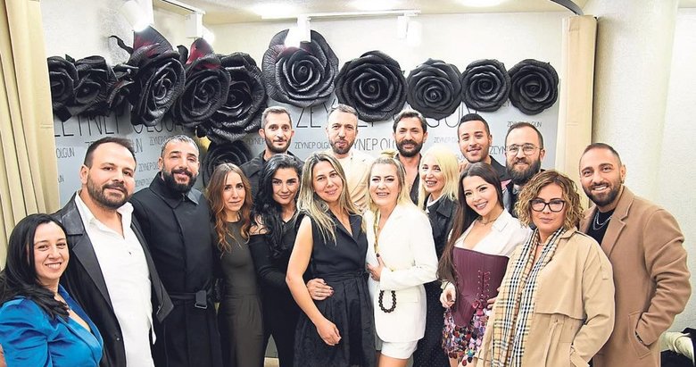 İzmirli modacı baharı dostları ile karşıladı