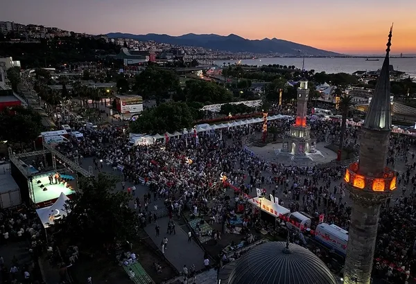 binlerce-izmirli-tek-yurek-oldu-1784144913102.jpeg