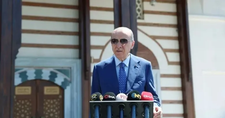 Başkan Erdoğan, cuma namazını Hz. Ali Camisi’nde kıldı