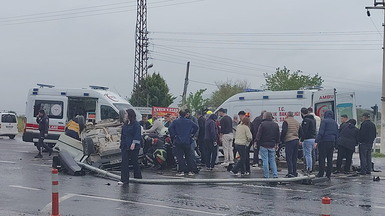 aydinda-takla-atan-arac-uctu-cok-sayida-yarali-var-1777823823668.png