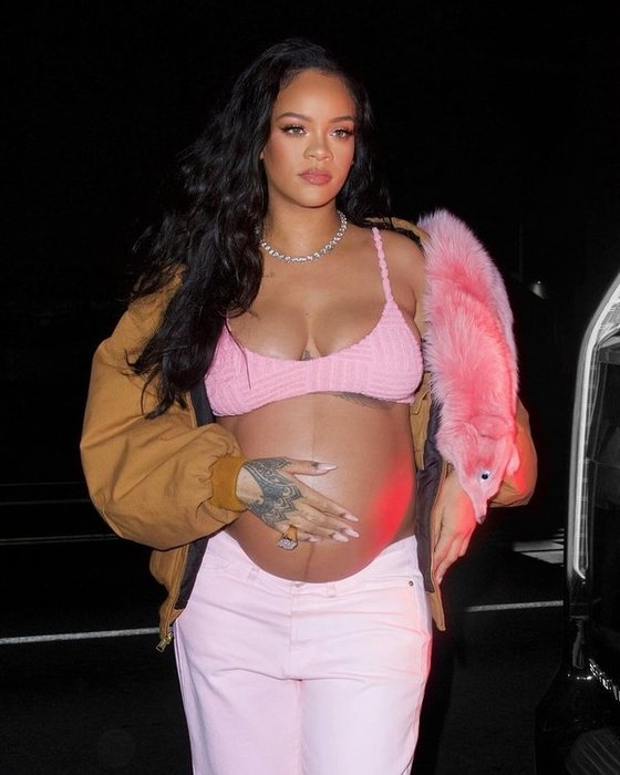 Ünlü şarkıcı Rihanna anne oldu! Bebeğinin cinsiyeti...