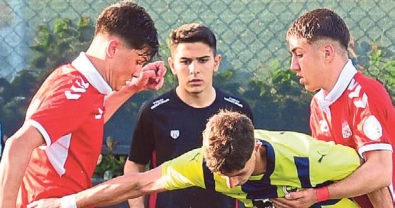 Futbolda finallerin şehri İzmir oldu